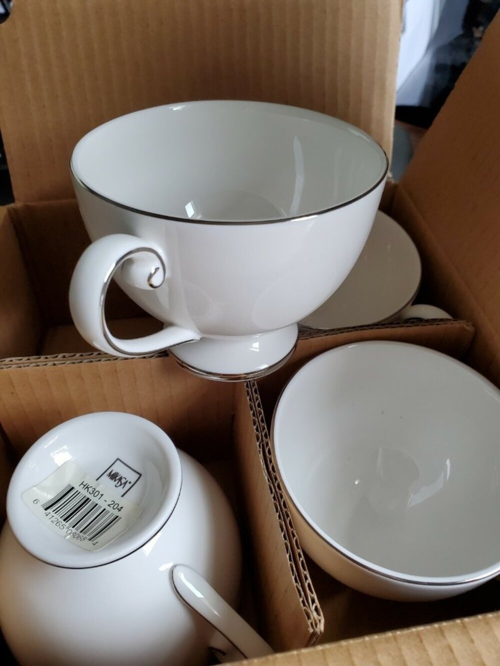Mikasa tea cups W/ Silver Trim (4) HKL301-204 Mikasa Does Not Include Saucers